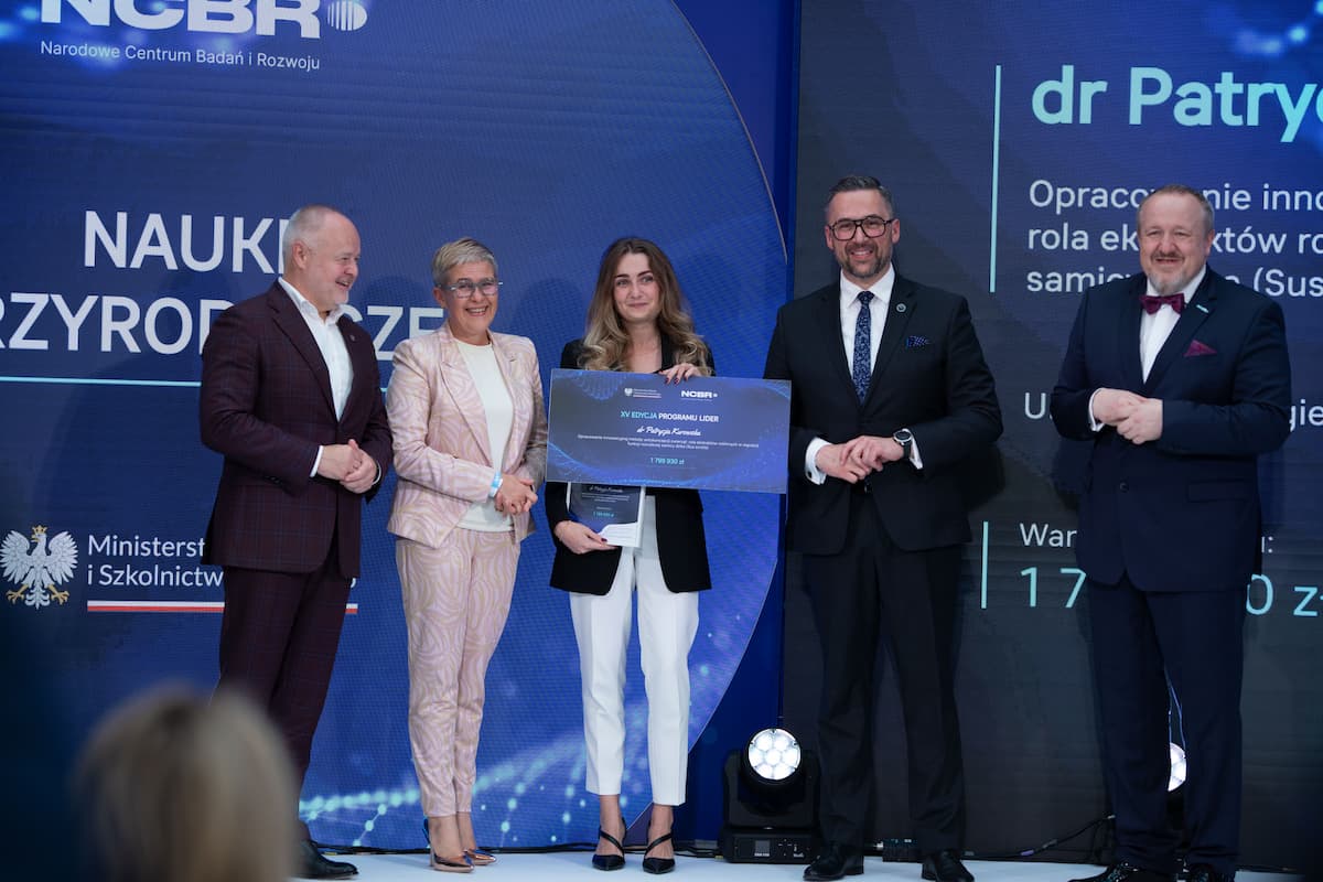 Na zdjęciu dr Patrycja Kurowska przedstawiciele NCBR i Ministerstwa